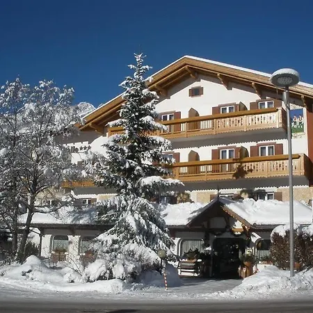 Hotel Cristallo 3*