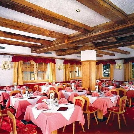 Cristallo Готель Канацеї